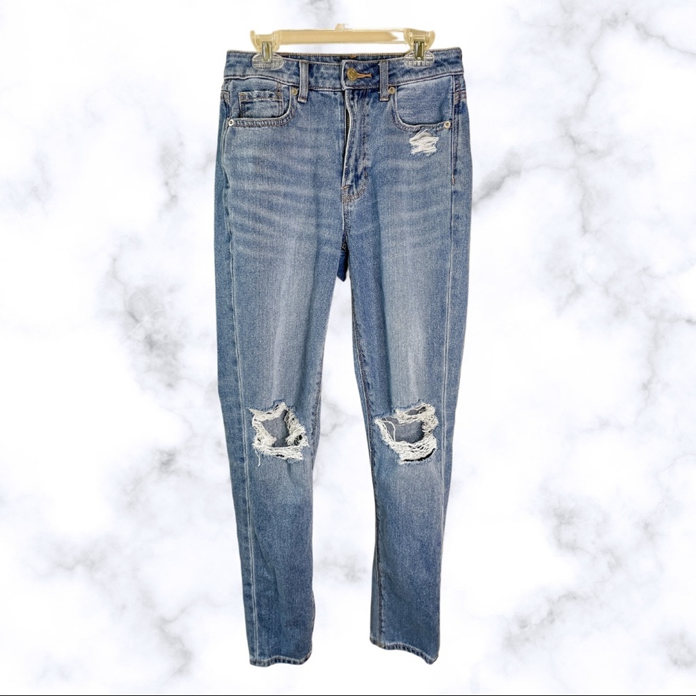 American Eagle Light Wash Distressed comfort Stretch Waistband Mom Jean